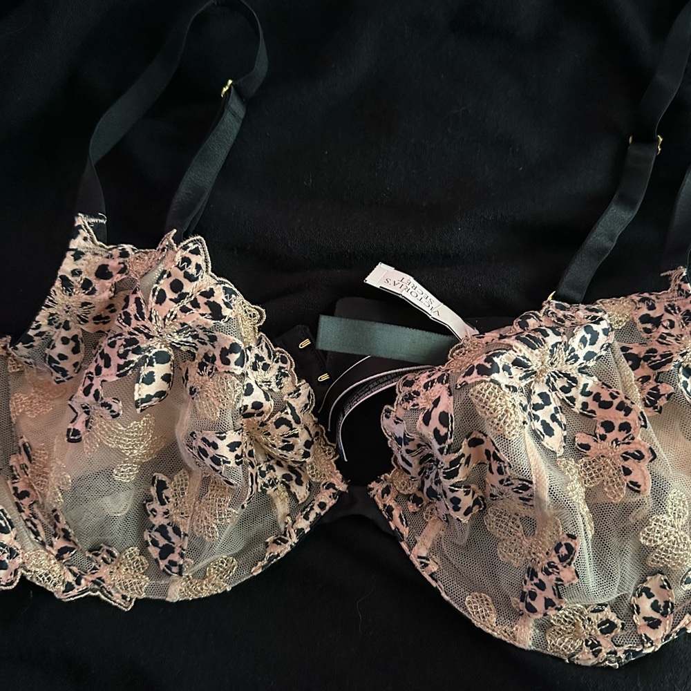 Super Sexy Victorias Secret Lace Bra NEW♥️